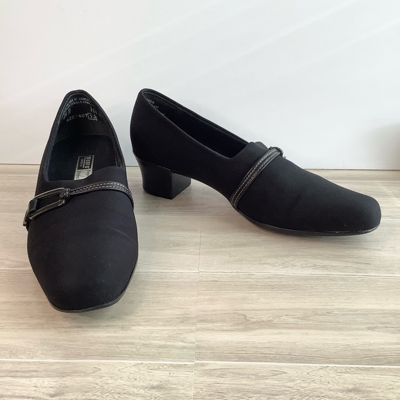 MUNRO Black Cindi Pumps Microfiber Heeled Office Career Minimalist Preppy US 6.5 - Picture 1 of 13